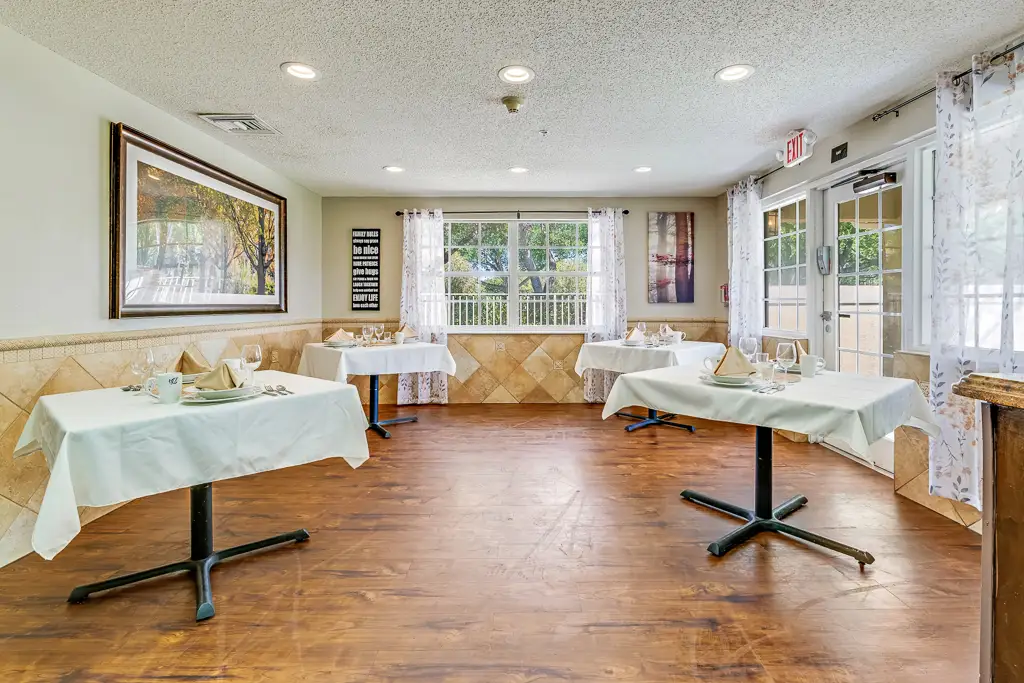 Dining Area Dining Area